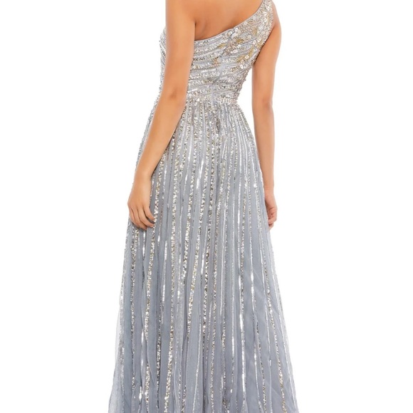 NWT Mac Duggal Sequin Embellished One Shoulder A-Line in Platinum Size 12 #5220 - Picture 2 of 9